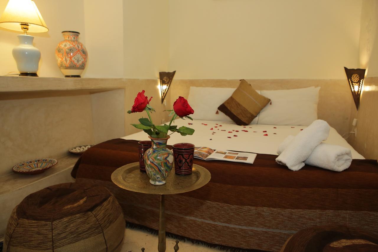 Riad White Flowers Marrakesh Buitenkant foto