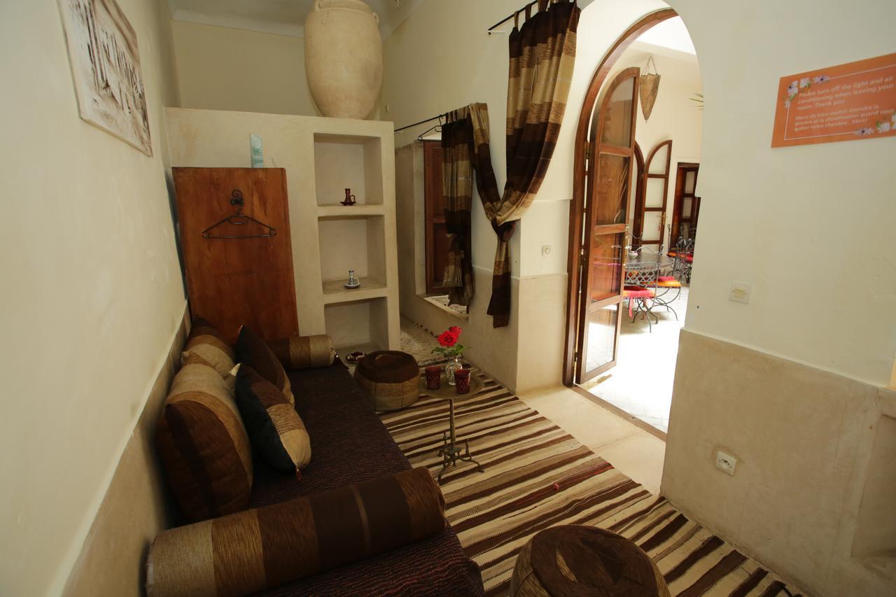 Riad White Flowers Marrakesh Buitenkant foto